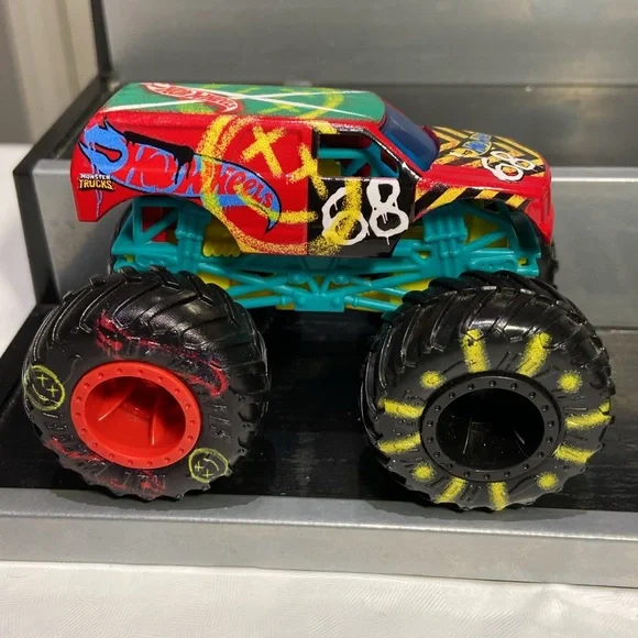 6 Hot Wheels Monster Trucks - Picture 7 of 8